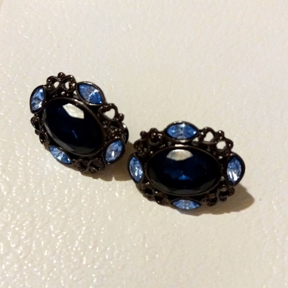 Vintage blue stone clip on earings
